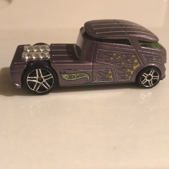 Ultra rare color Hot wheels qombee purple metallic with flames - Picture 5 of 6